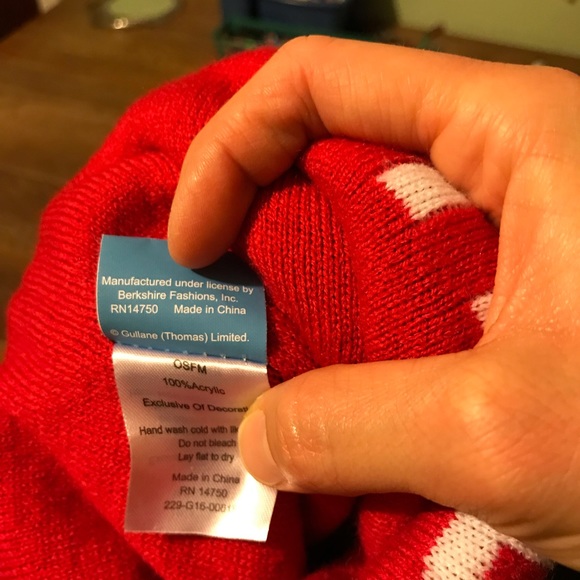 Thomas the train winter hat and mittens - Picture 5 of 5